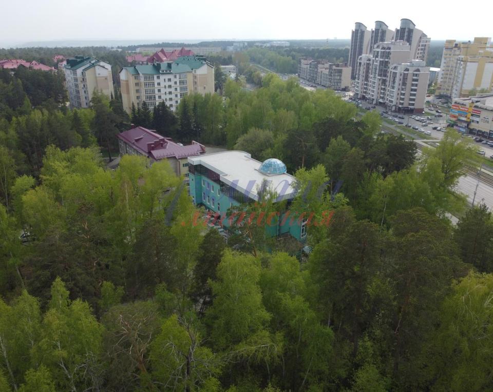 Новое здание в престижном районе на Змеиногорском тракте в Барнауле